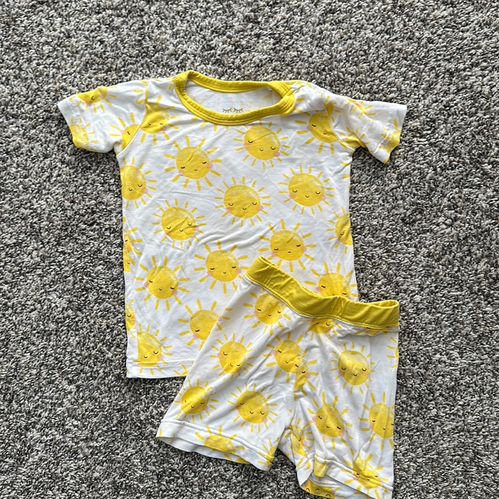 GUC Little Sleepies “Sunshine” two piece shorts pajamas 12-18 month
